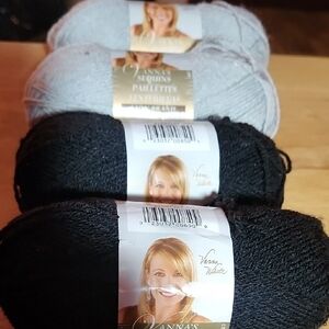 Black and Gray Yarn Set